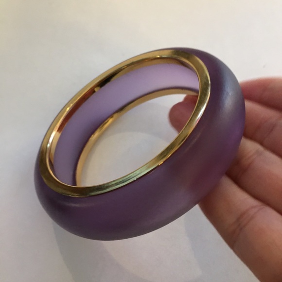 Frosted lucite gold plated metal bangle - Picture 3 of 6